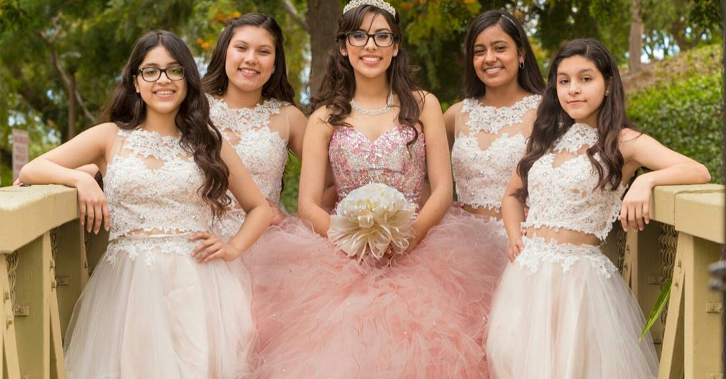 Damas de XV: El Arte de Coordinar Estilo, Color y Amistad